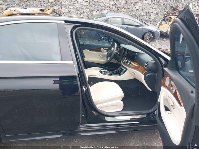44248647 :رقم المزاد ، WDDZF4KB4HA025250 vin ، 2017 Mercedes-benz E 300 4matic مزاد بيع