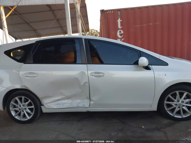 JTDZN3EU1EJ003156 Toyota Prius V Five