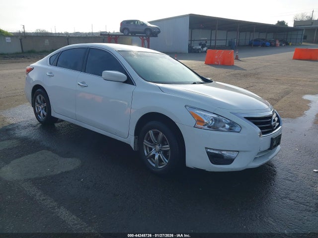 Nissan Altima 2.5 S 2015 1N4AL3AP7FC294504 головне зображення