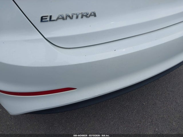 5NPD84LFXJH224673 Hyundai ELANTRA SEL