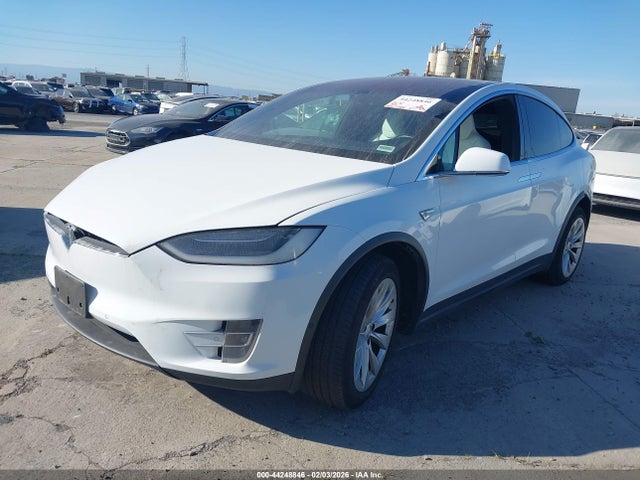 Tesla Model X 75d/p100d/p90d 2016 5YJXCBE44GF000544 Image 2