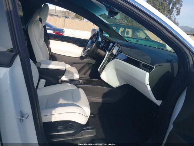 Tesla Model X 75d/p100d/p90d 2016 5YJXCBE44GF000544 Image 5