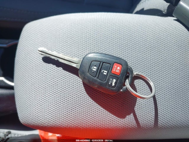 2T1BURHE9GC608066 Toyota COROLLA LE