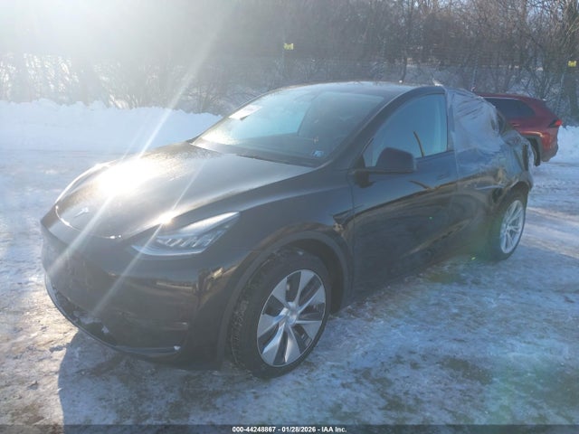 2021 TESLA MODEL Y 5YJYGDEE7MF109962 Photo 1