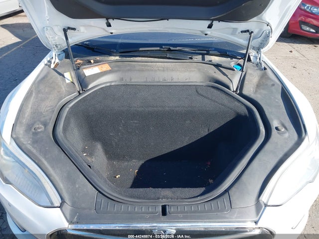 2015 Tesla Model S 85d/p85d მანქანა იყიდება აუქციონზე, vin: 5YJSA1H46FF093992, აუქციონის ნომერი: 44248874