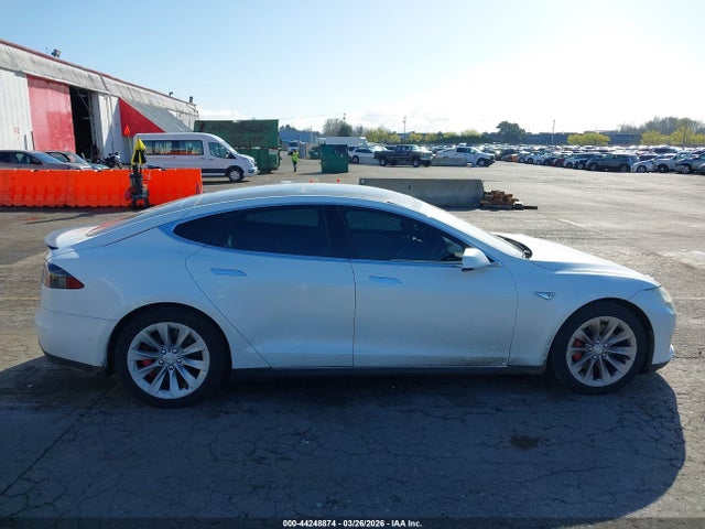 2015 Tesla Model S 85d/p85d მანქანა იყიდება აუქციონზე, vin: 5YJSA1H46FF093992, აუქციონის ნომერი: 44248874