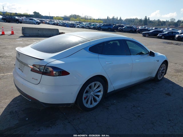 2015 Tesla Model S 85d/p85d მანქანა იყიდება აუქციონზე, vin: 5YJSA1H46FF093992, აუქციონის ნომერი: 44248874