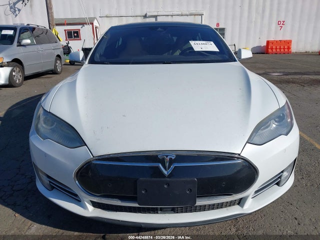 2015 Tesla Model S 85d/p85d მანქანა იყიდება აუქციონზე, vin: 5YJSA1H46FF093992, აუქციონის ნომერი: 44248874