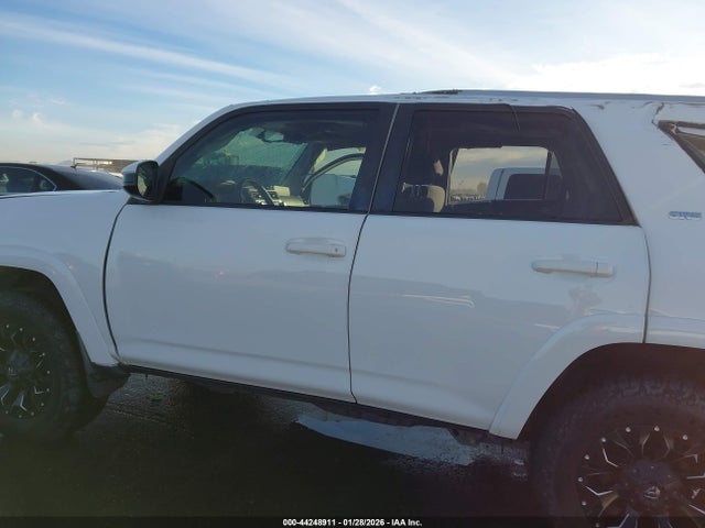 JTEBU5JR8J5609277 Toyota 4RUNNER SR5