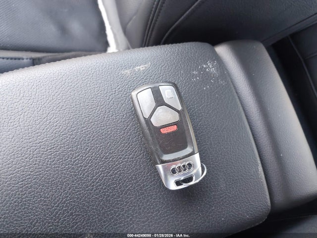 2017 AUDI A4 WAUFNAF48HN028975 Photo 10