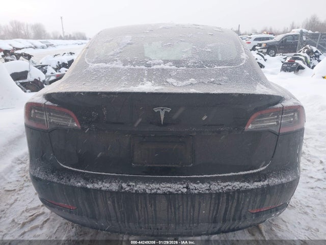 44249208 :رقم المزاد ، 5YJ3E1EA1NF328719 vin ، 2022 Tesla Model 3 Rear-wheel Drive مزاد بيع