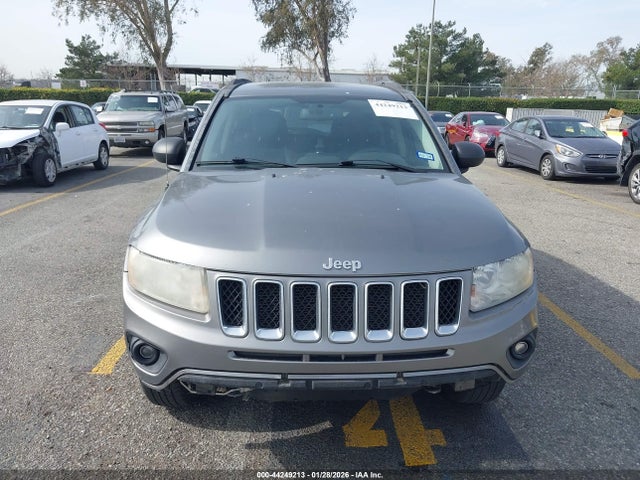 44249213 :رقم المزاد ، 1C4NJCBA0DD237774 vin ، 2013 Jeep Compass Sport مزاد بيع