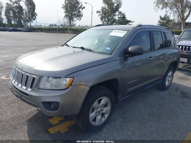 44249213 :رقم المزاد ، 1C4NJCBA0DD237774 vin ، 2013 Jeep Compass Sport مزاد بيع