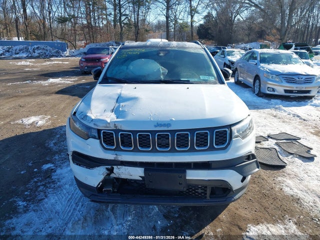 44249398 :رقم المزاد ، 3C4NJDFNXRT135130 vin ، 2024 Jeep Compass Latitude Lux Fwd مزاد بيع