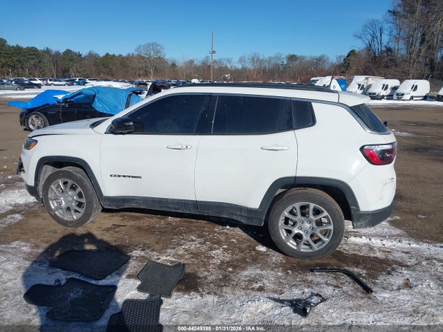 44249398 :رقم المزاد ، 3C4NJDFNXRT135130 vin ، 2024 Jeep Compass Latitude Lux Fwd مزاد بيع