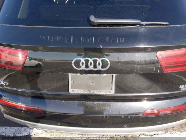 WA1LAAF70JD037025 Audi Q7 3.0t Premium