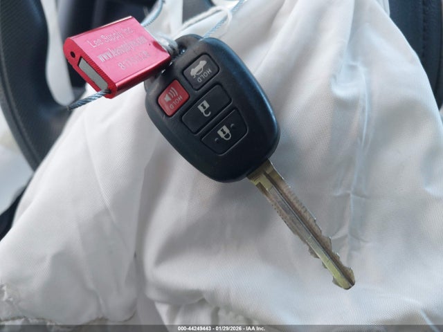 5YFBURHE3KP885532 Toyota COROLLA LE