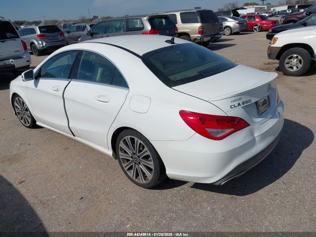 2018 MERCEDES-BENZ CLA 250 WDDSJ4EB4JN627253 Photo 2