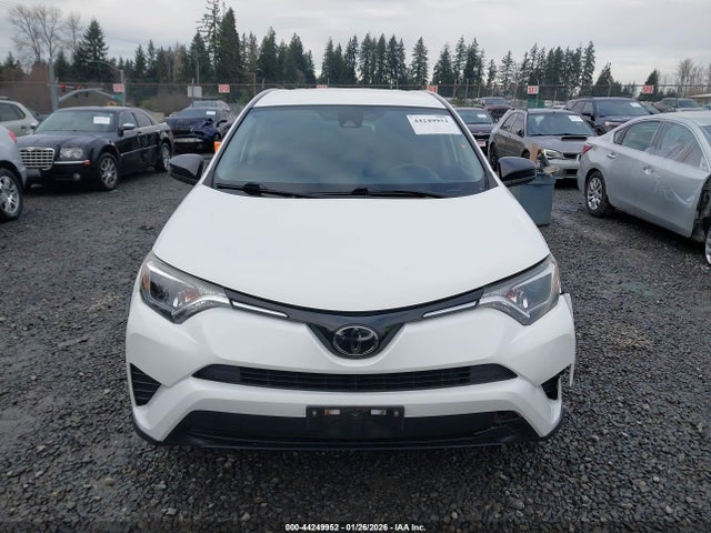 JTMBFREV9JJ728492 Toyota RAV4 LE