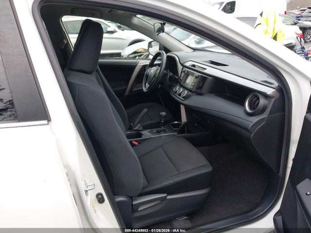 JTMBFREV9JJ728492 Toyota RAV4 LE