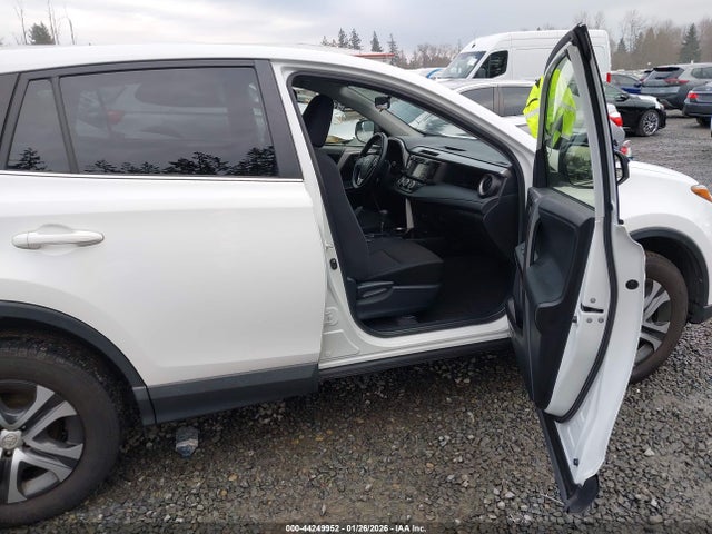 JTMBFREV9JJ728492 Toyota RAV4 LE