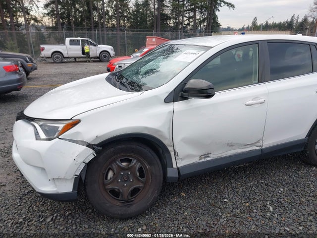 JTMBFREV9JJ728492 Toyota RAV4 LE