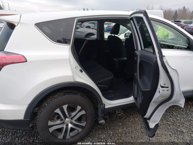 JTMBFREV9JJ728492 Toyota RAV4 LE