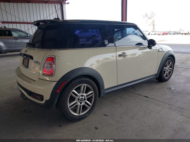 2011 MINI COOPER S WMWSV3C51BTY23571 Photo 3
