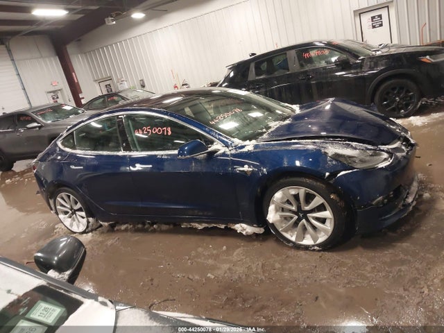 Продаж на аукціоні авто 2018 Tesla Model 3 Long Range/performance, vin: 5YJ3E1EB3JF117427, номер лоту: 44250078