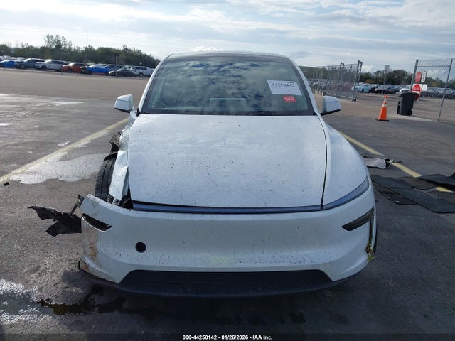 7SAYGDEE6TA413718 Tesla Model Y Long Range Launch Series/premium All-wheel Drive