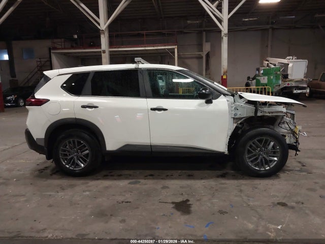 5N1BT3AB8NC709892 Nissan Rogue S Intelligent Awd
