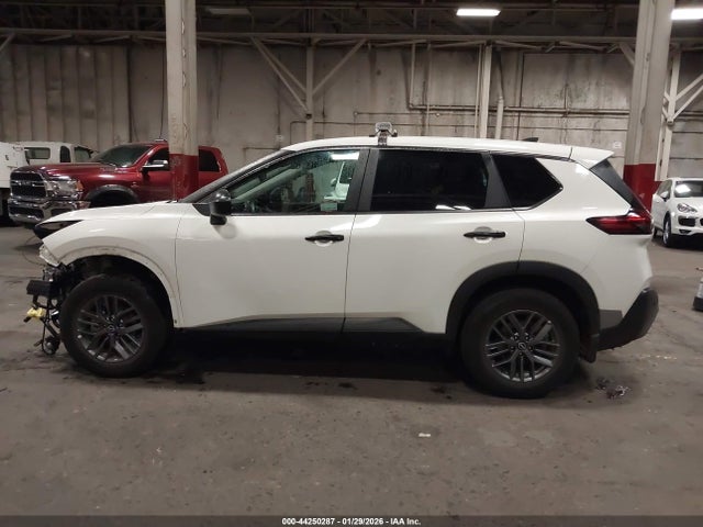 5N1BT3AB8NC709892 Nissan Rogue S Intelligent Awd