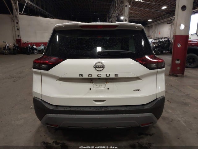 5N1BT3AB8NC709892 Nissan Rogue S Intelligent Awd