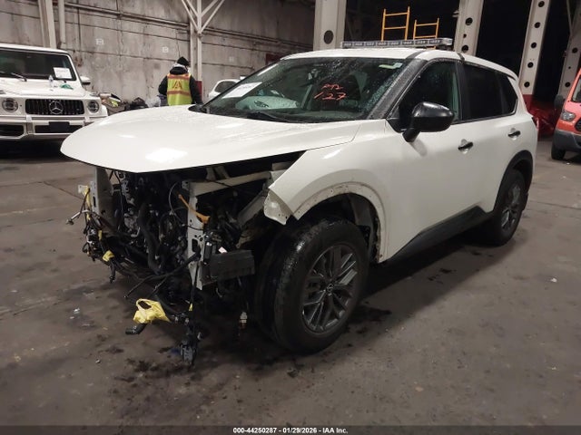 5N1BT3AB8NC709892 Nissan Rogue S Intelligent Awd