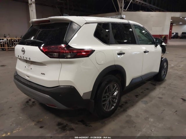 5N1BT3AB8NC709892 Nissan Rogue S Intelligent Awd
