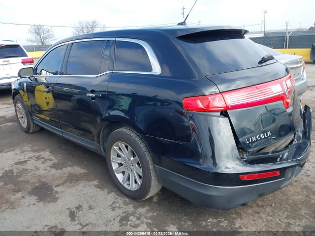 2LMHJ5NK6EBL56272 Lincoln Mkt Livery