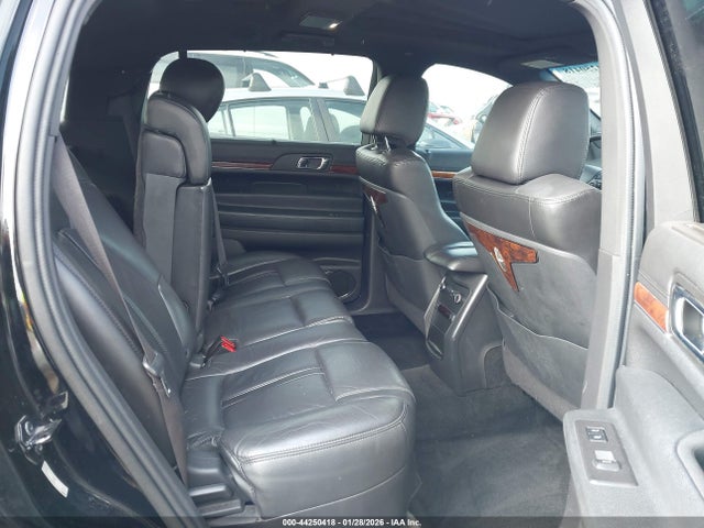 2LMHJ5NK6EBL56272 Lincoln Mkt Livery