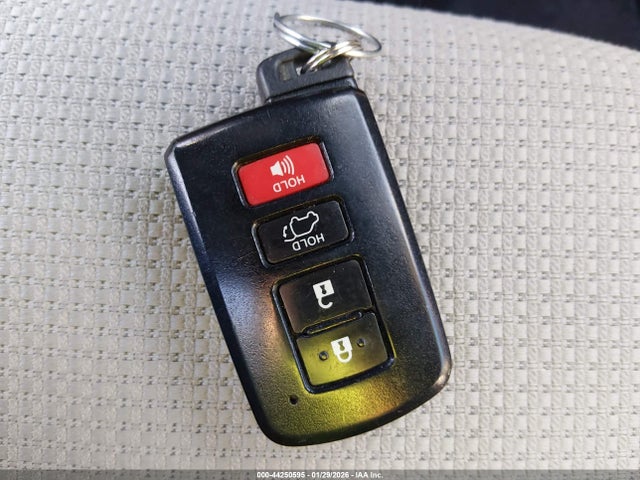 Toyota Rav4 Xle 2017 JTMRFREV2HJ716161 Image 11