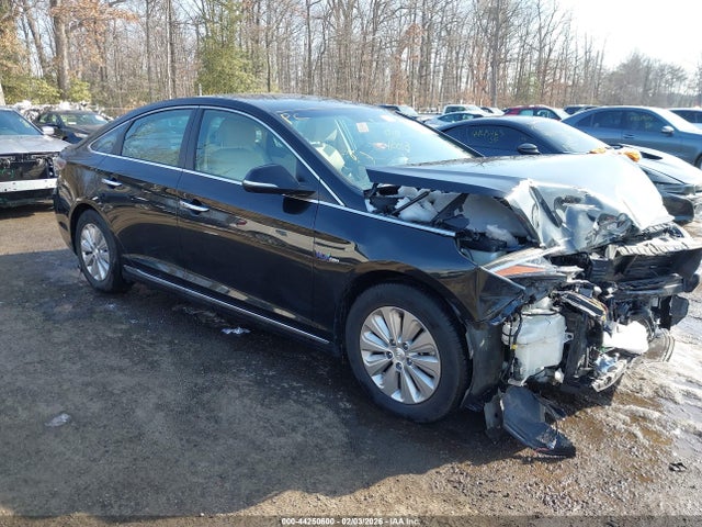 2017 HYUNDAI SONATA HYBRID KMHE24L1XHA055245