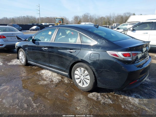 2017 HYUNDAI SONATA HYBRID KMHE24L1XHA055245 Photo 2