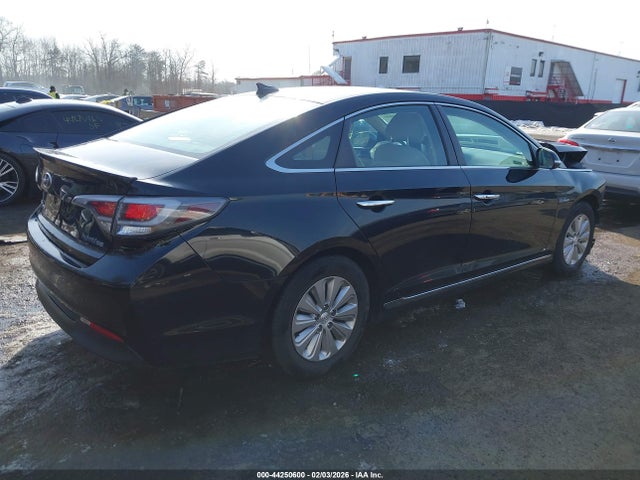 2017 HYUNDAI SONATA HYBRID KMHE24L1XHA055245 Photo 3
