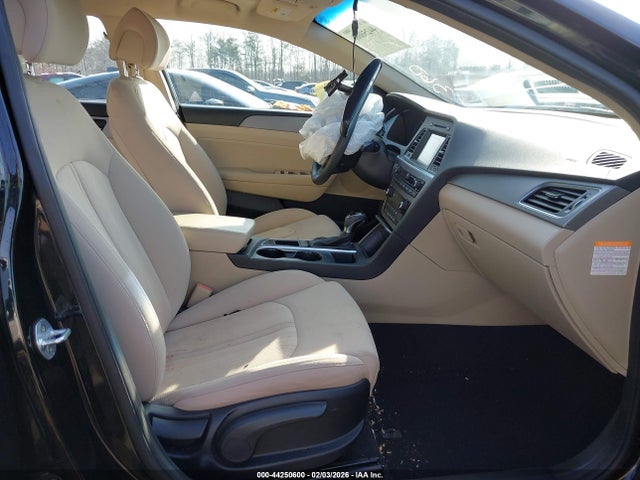 2017 HYUNDAI SONATA HYBRID KMHE24L1XHA055245 Photo 4