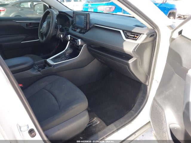 2T3K1RFV4KW006167 Toyota RAV4 LE
