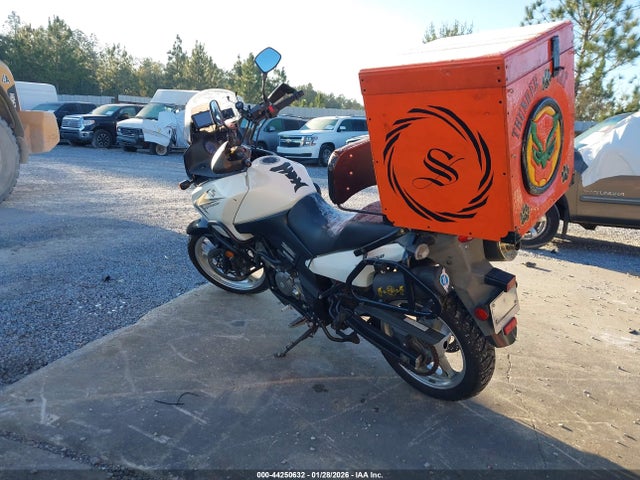2011 SUZUKI DL650 JS1VP54B3B2100735 Photo 2