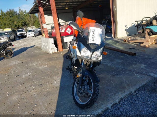 2011 SUZUKI DL650 JS1VP54B3B2100735 Photo 4