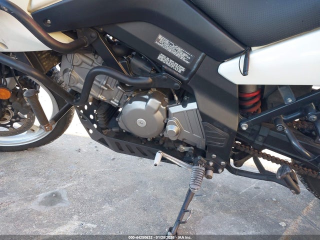 2011 SUZUKI DL650 JS1VP54B3B2100735 Photo 8