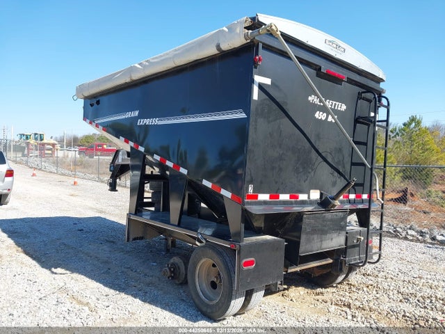 1K9GL2467JH048220 Pace Grain Wagon