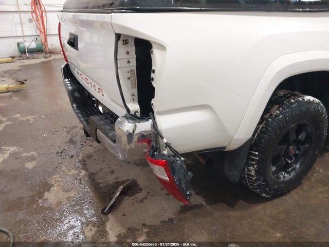 44250680 :رقم المزاد ، 5TFCZ5AN3GX031691 vin ، 2016 Toyota Tacoma Sr5 V6 مزاد بيع
