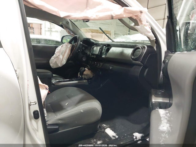 44250680 :رقم المزاد ، 5TFCZ5AN3GX031691 vin ، 2016 Toyota Tacoma Sr5 V6 مزاد بيع