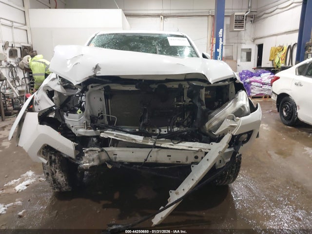 44250680 :رقم المزاد ، 5TFCZ5AN3GX031691 vin ، 2016 Toyota Tacoma Sr5 V6 مزاد بيع
